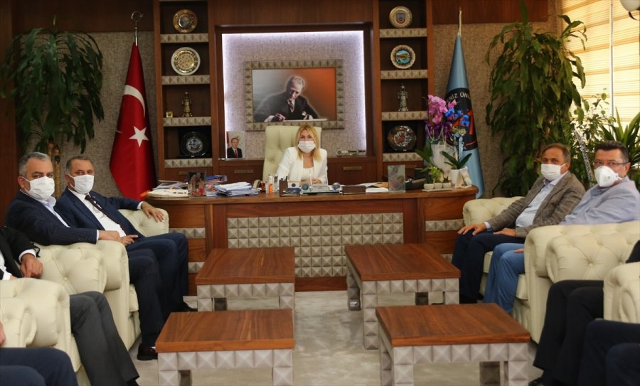 Kovid-19 Tedavisi Gören Muhittin Böcek'in Sağlık Durumu