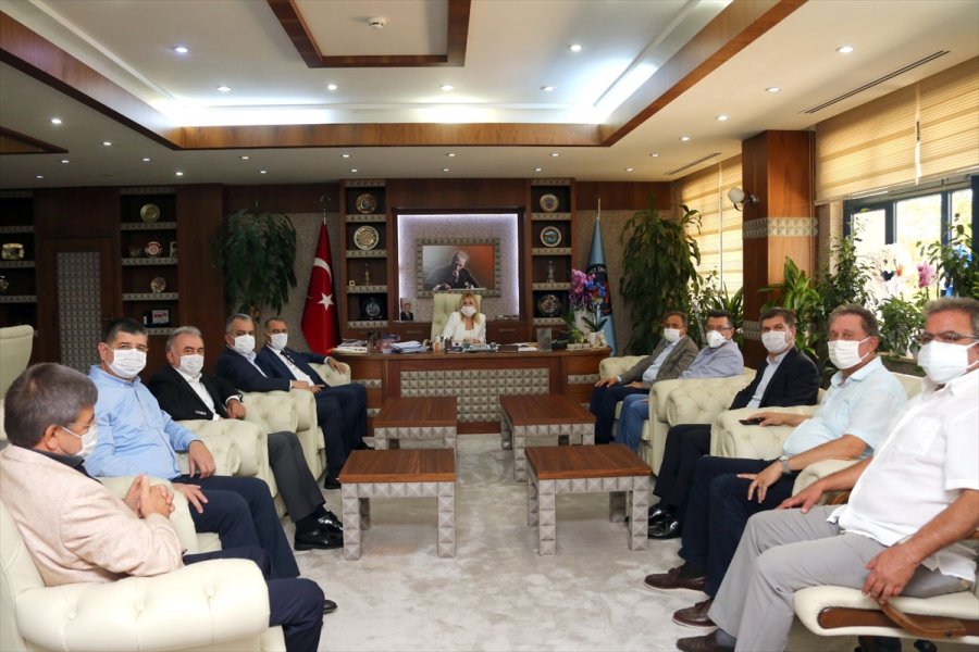 Kovid-19 Tedavisi Gören Muhittin Böcek'in Sağlık Durumu