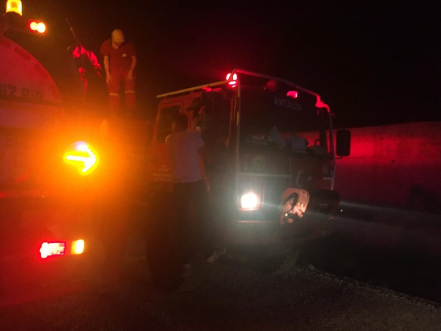 Antalya'da Otluk Alanda Çıkan Yangın Kontrol Altına Alındı