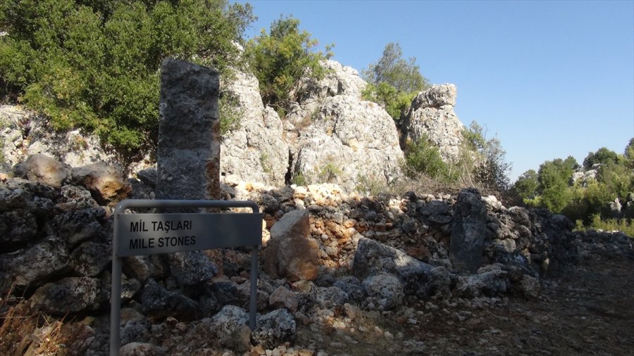 Uzuncaburç Antik Kenti'nde Kazı Çalışmalarında 32 Mezar Ortaya Çıkarıldı