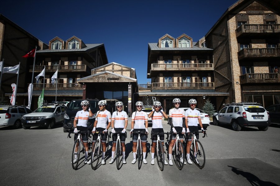 Yabancı Bisikletçiler Erciyes Dağı'na Hayran Kaldı