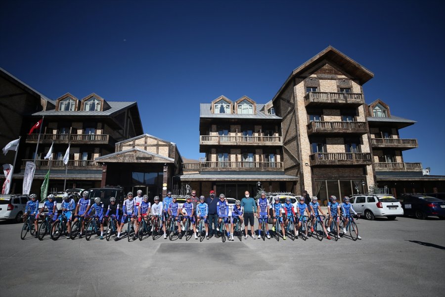 Yabancı Bisikletçiler Erciyes Dağı'na Hayran Kaldı