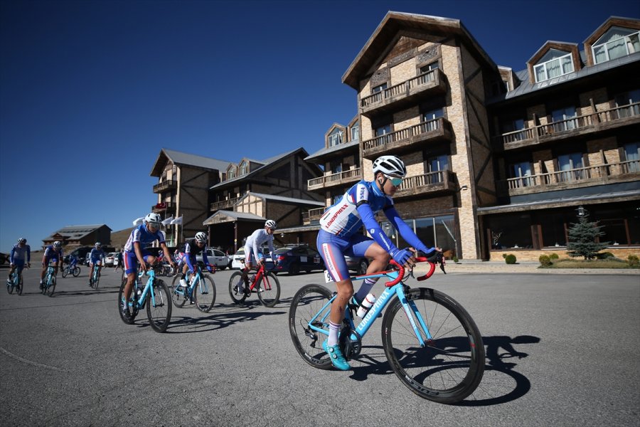 Yabancı Bisikletçiler Erciyes Dağı'na Hayran Kaldı