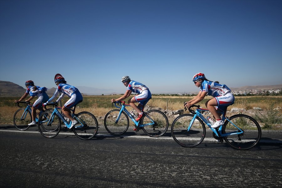 Yabancı Bisikletçiler Erciyes Dağı'na Hayran Kaldı