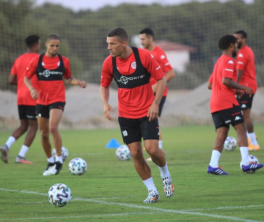 Antalyaspor, Açılış Maçlarında Ev Sahibi Olma Avantajını İyi Kullanıyor