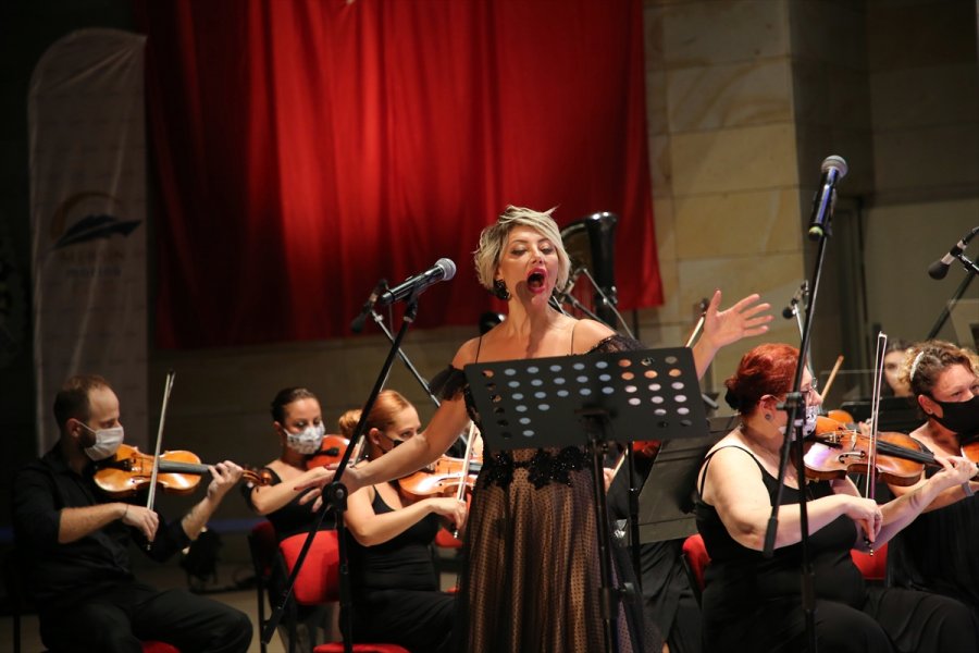 Mersin Devlet Opera Ve Balesi Sanatseverlerle 