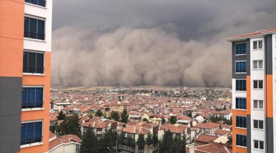Sağanak Öncesi Kuvvetli Rüzgar Ankara'da Toz Fırtınasına Neden Oldu