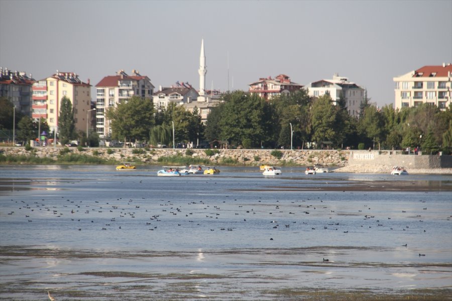 Beyşehir'de Su Seviyesinin Düştüğü Gölde Regülatör Kapakları Kapatıldı
