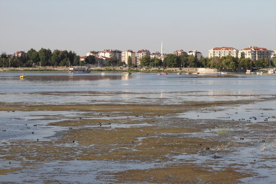 Beyşehir'de Su Seviyesinin Düştüğü Gölde Regülatör Kapakları Kapatıldı