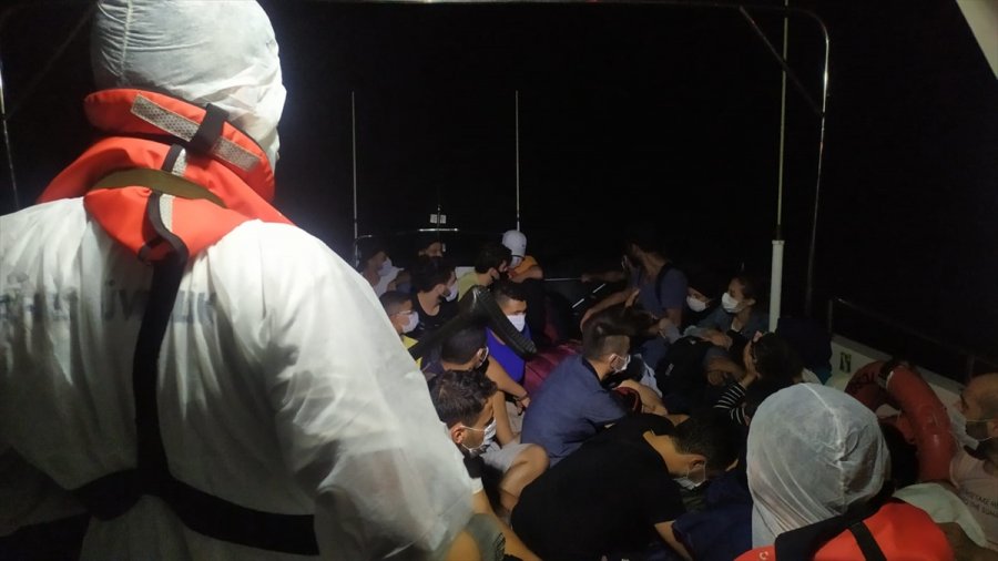 Antalya'da Bir Teknede 120 Yabancı Uyruklu Yakalandı