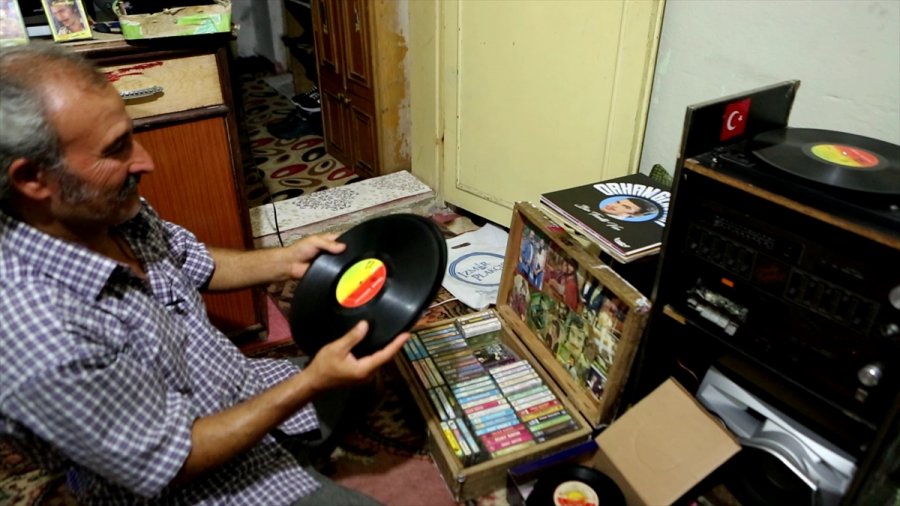 Mersin'de Ayakkabı Boyacısı Celal Ustanın