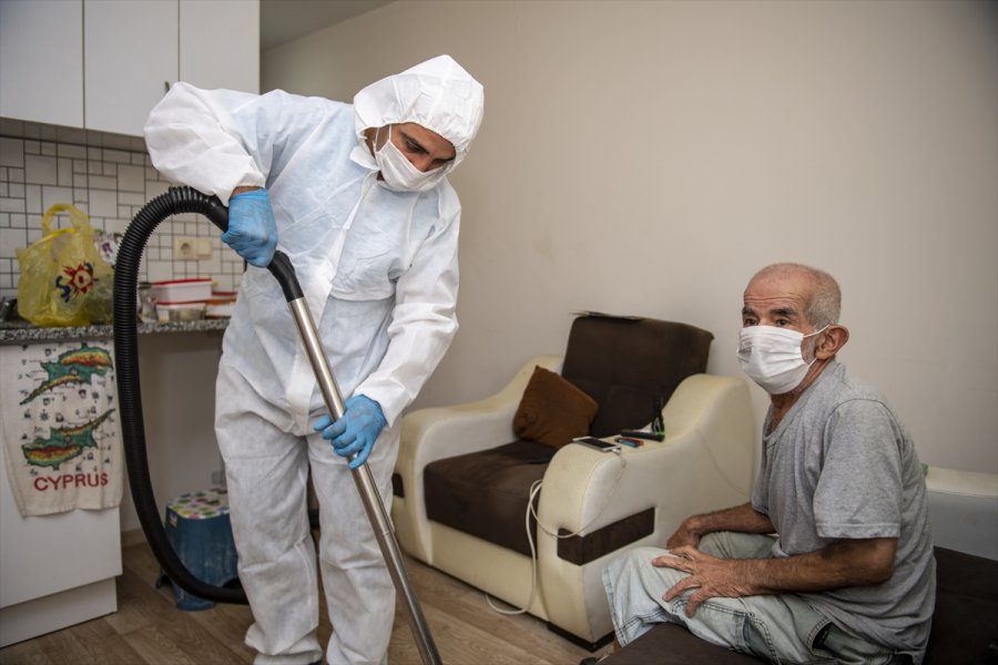 Mersin'de Yalnız Yaşayan Yaşlı Adama Belediyeden Yardım Eli