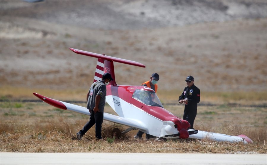 Yerli Ve Yabancı Akrobasi Pilotları Eskişehir'de Gösteri Uçuşu Yaptı