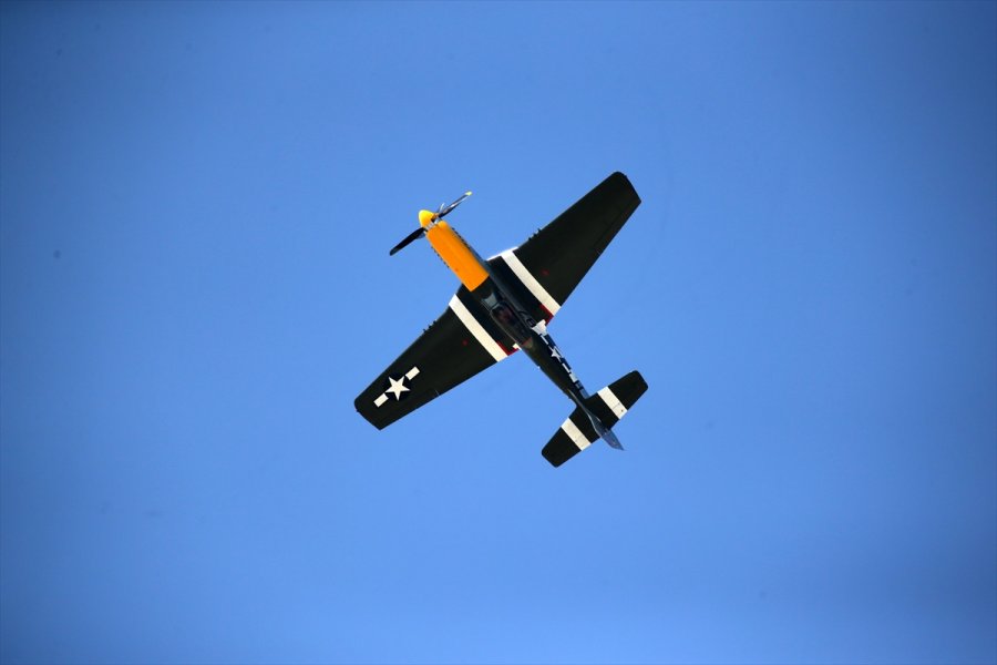 Yerli Ve Yabancı Akrobasi Pilotları Eskişehir'de Gösteri Uçuşu Yaptı