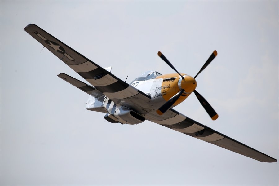 Yerli Ve Yabancı Akrobasi Pilotları Eskişehir'de Gösteri Uçuşu Yaptı