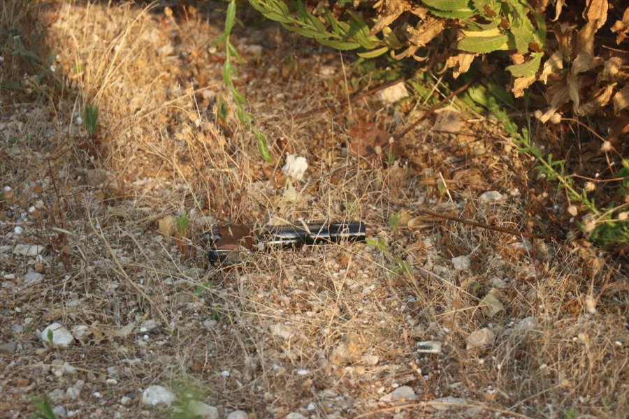 Antalya'da Bir Aileyi Silahla Tehdit Ettiği İddia Edilen Şüpheli Gözaltına Alındı