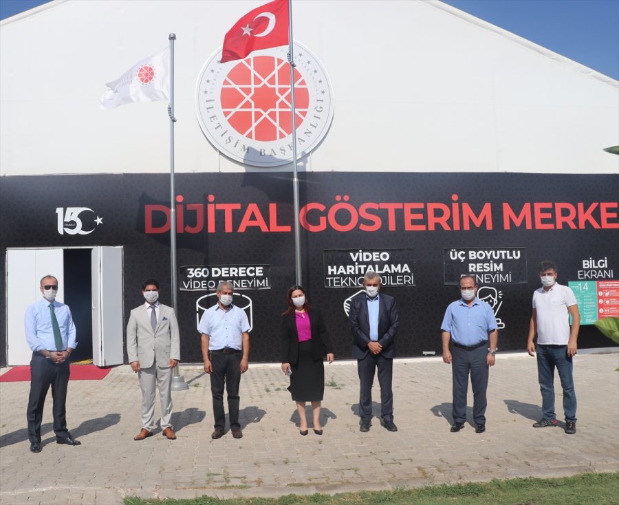 Basın Temsilcilerinden İletişim Başkanlığı Dijital Gösterim Merkezine Ziyaret