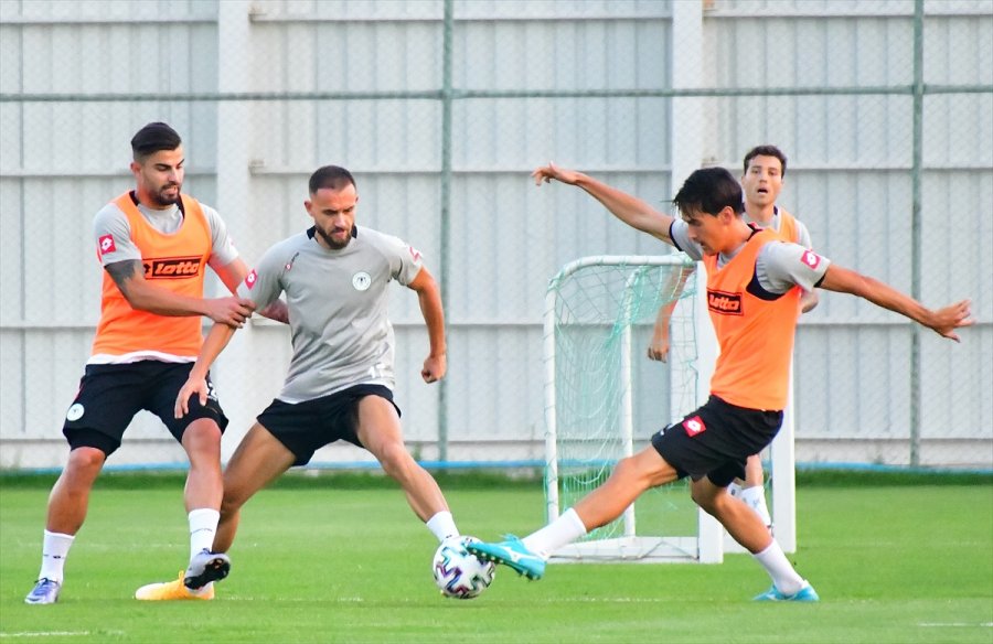 Konyaspor'un Yeni Teknik Direktörü İsmail Kartal, Takımıyla İlk Antrenmanına Çıktı