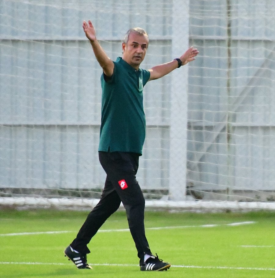 Konyaspor'un Yeni Teknik Direktörü İsmail Kartal, Takımıyla İlk Antrenmanına Çıktı