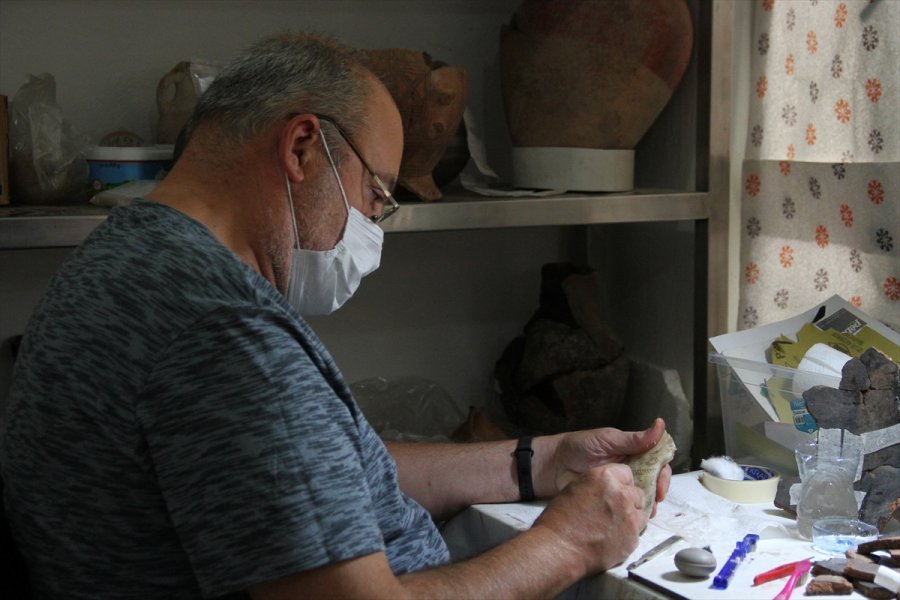 Kültepe'de Yeni Tanrı Ve Tanrıça Heykelcikleri Bulundu