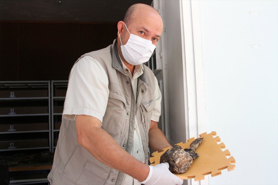 Kültepe'de Yeni Tanrı Ve Tanrıça Heykelcikleri Bulundu