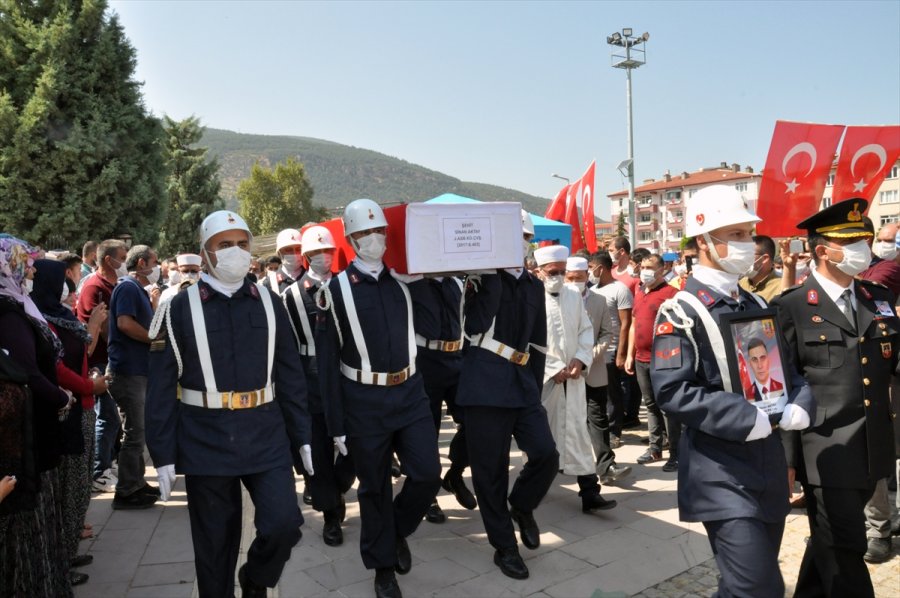 Şehit Jandarma Astsubay Kıdemli Çavuş Sinan Aktay Konya'da Son Yolculuğuna Uğurlandı