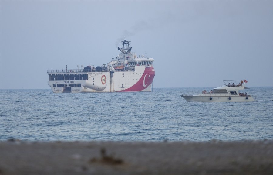 Antalya Polisi, Sismik Araştırma Gemisi Oruç Reis'i Selamladı