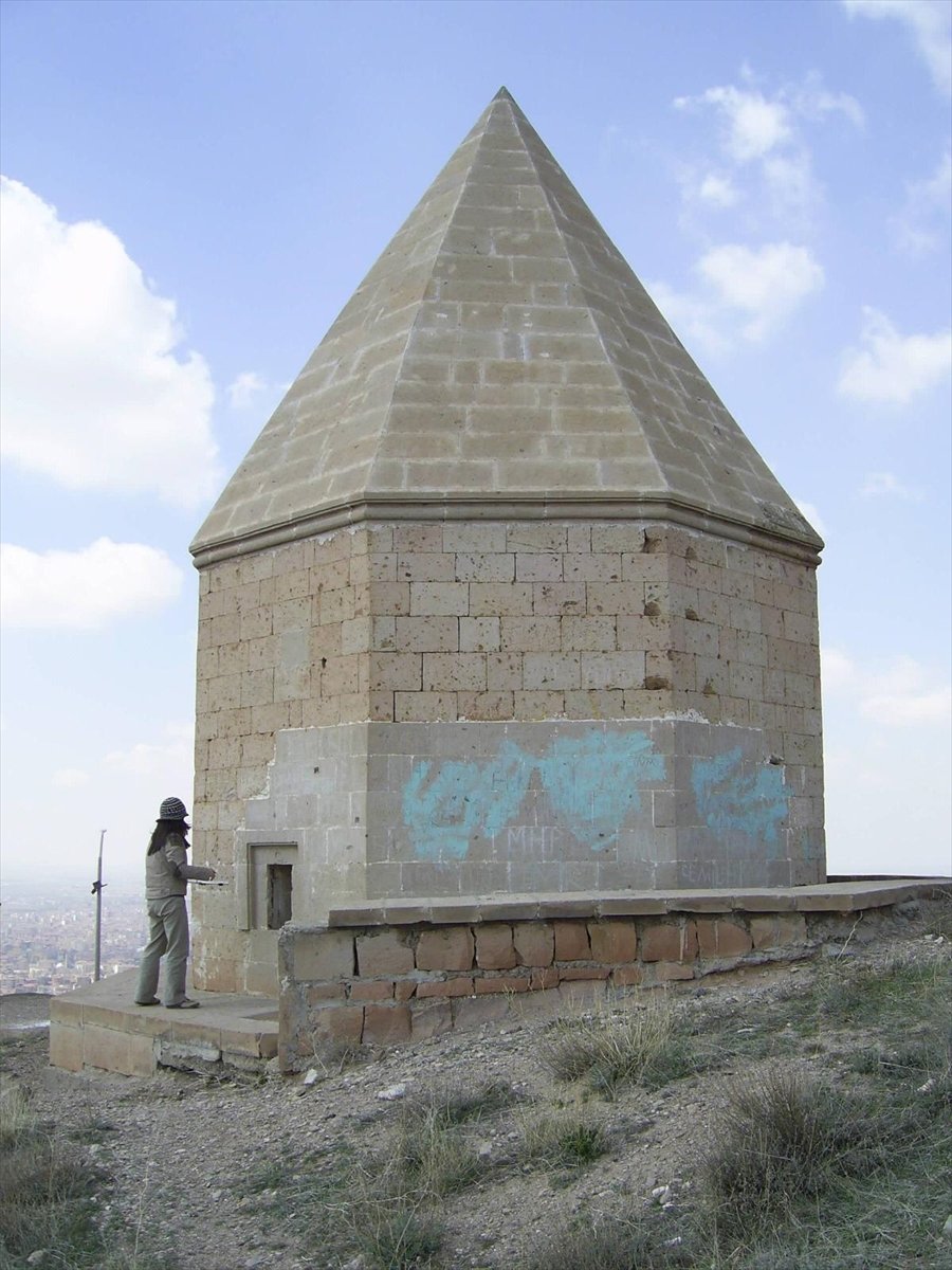 Aksaray'da Bulunan Iı. Kılıç Arslan Türbesi Restore Ediliyor