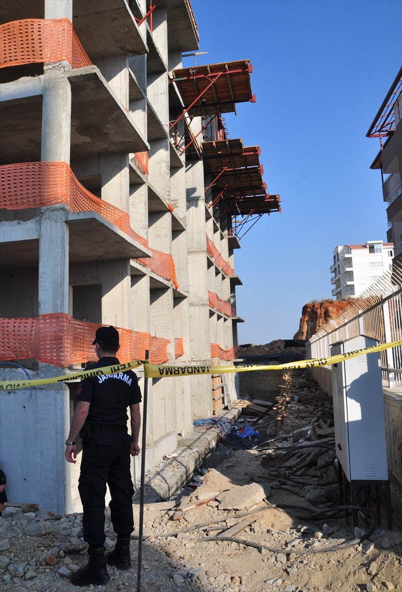 Antalya'da İnşaattan Düşen İşçi Öldü