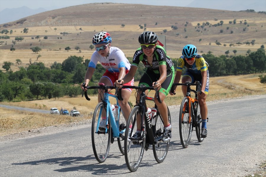 Erciyes Uluslararası Yol Ve Dağ Bisikleti Yarışları Devam Ediyor