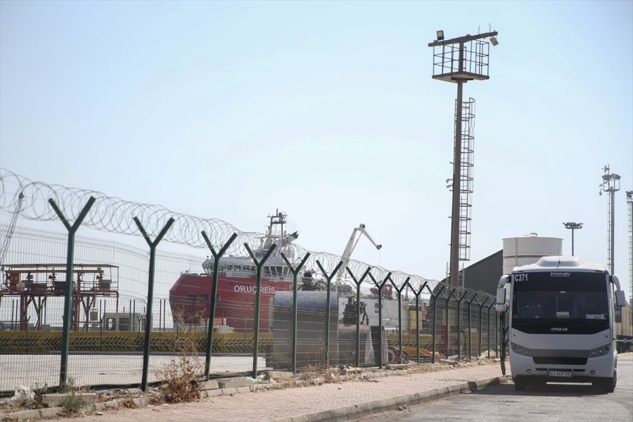 Oruç Reis'in Antalya'daki Bekleyişi Sürüyor