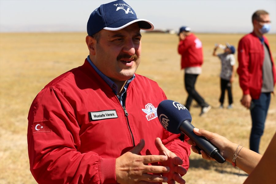 Bakanlar Varank Ve Karaismailoğlu Türksat Model Uydu Yarışması'na Katıldı