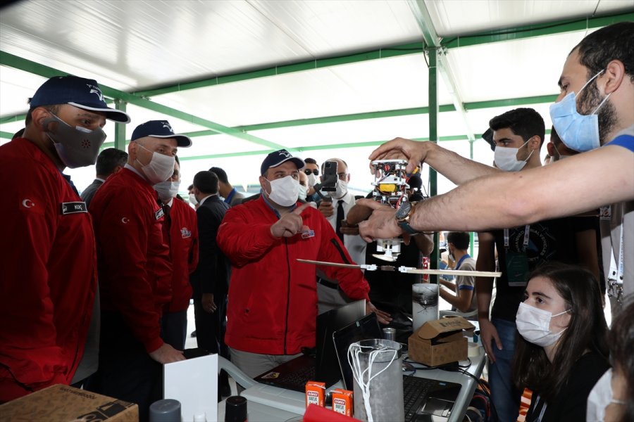 Bakanlar Varank Ve Karaismailoğlu Türksat Model Uydu Yarışması'na Katıldı