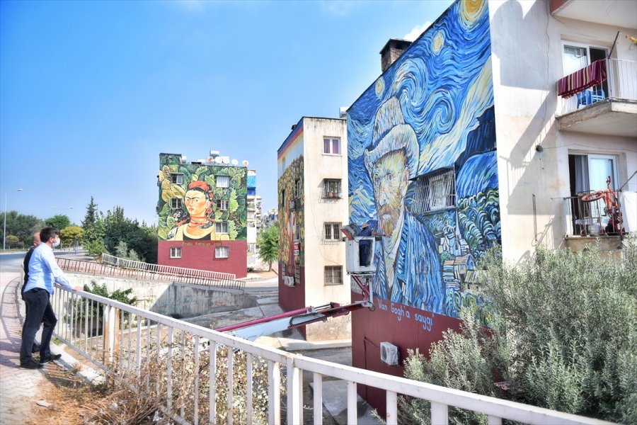 Mersin'de 36 Yıllık Binanın Dış Cephesi Van Gogh'un