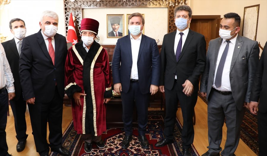 Aksaray'da Yılın Ahisine Kaftan Giydirildi, Kalfa Ve Çıraklar Ödüllendirildi