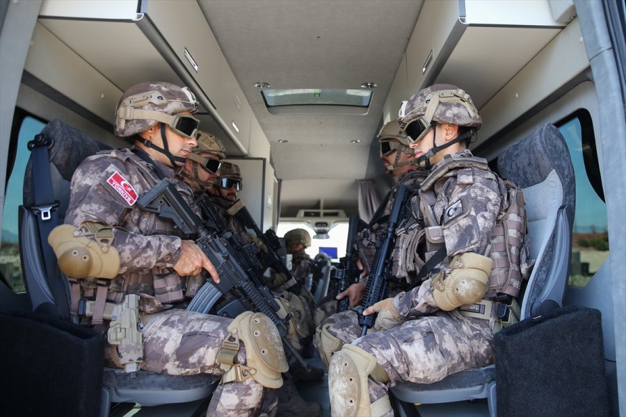 Antalya'da Pöh Timine İki Zırhlı Takviye
