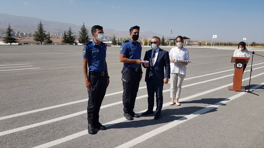 Eğitimlerini Tamamlayan Motosikletli Polislere Sertifika Verildi