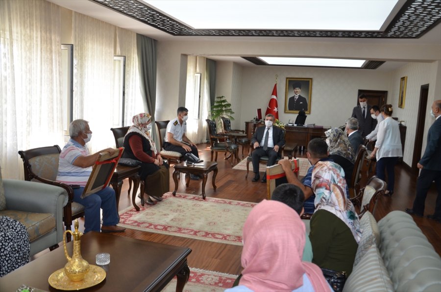 Karaman'da İki Şehit Ailesine Devlet Övünç Madalyası Ve Beratı Verildi