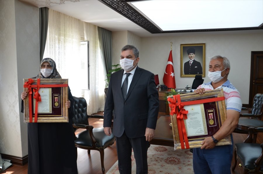 Karaman'da İki Şehit Ailesine Devlet Övünç Madalyası Ve Beratı Verildi