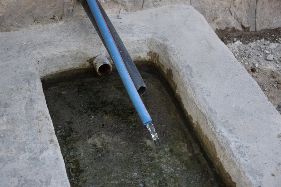 Kuruyan Pınarlara Güneş Enerjisiyle Su Veriyorlar