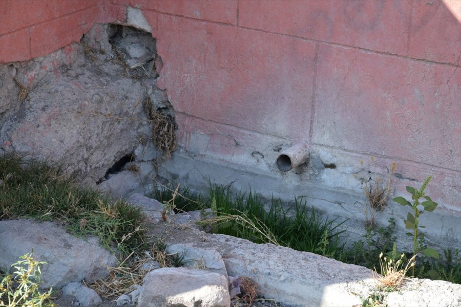 Kuruyan Pınarlara Güneş Enerjisiyle Su Veriyorlar