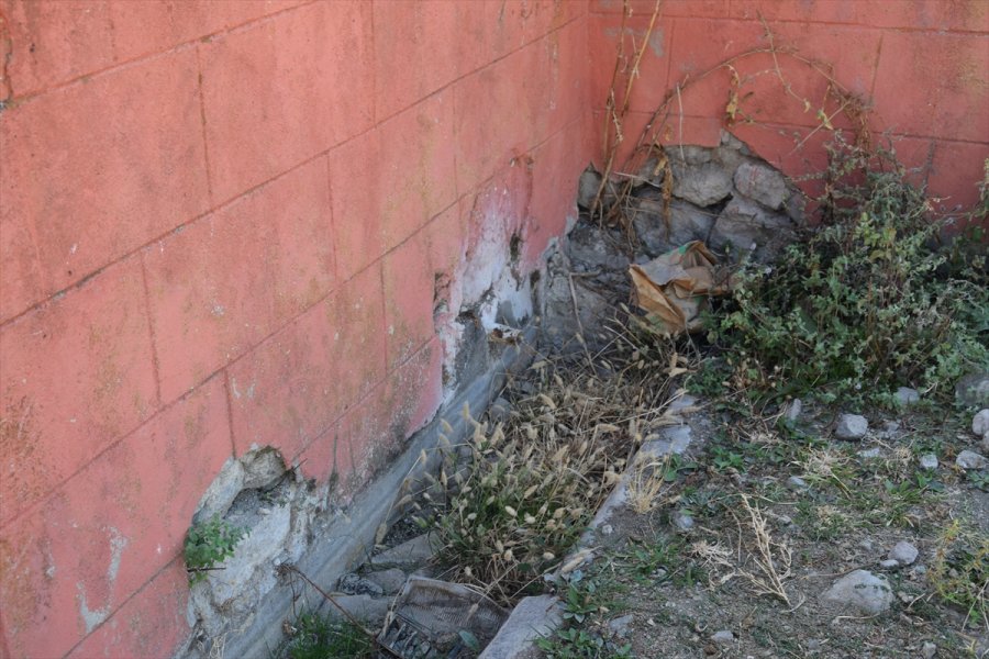 Kuruyan Pınarlara Güneş Enerjisiyle Su Veriyorlar