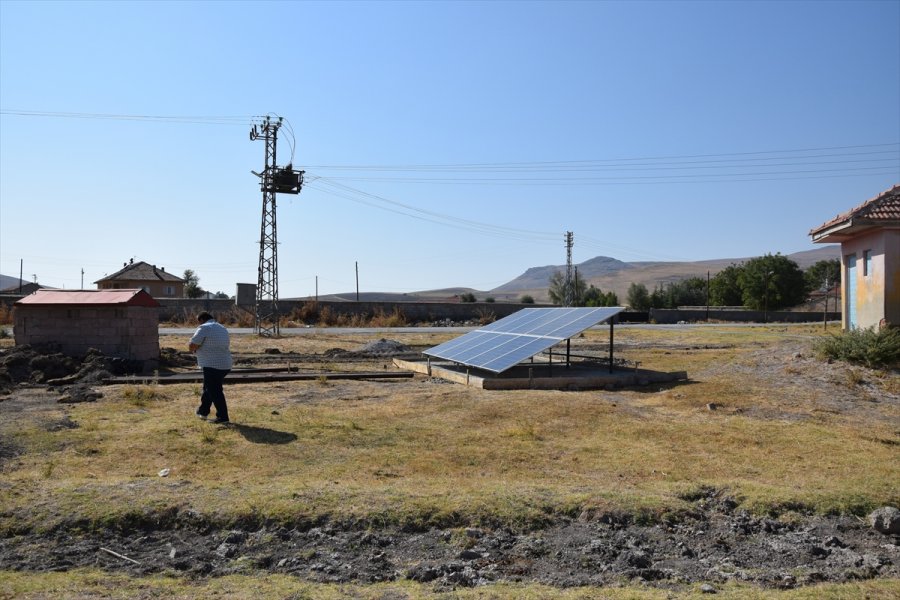Kuruyan Pınarlara Güneş Enerjisiyle Su Veriyorlar