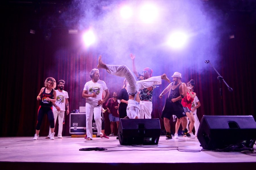 Mersin'de Avrupa Hareketlilik Haftası Etkinlikleri Kapsamında Gatto Gabriel Konser Verdi