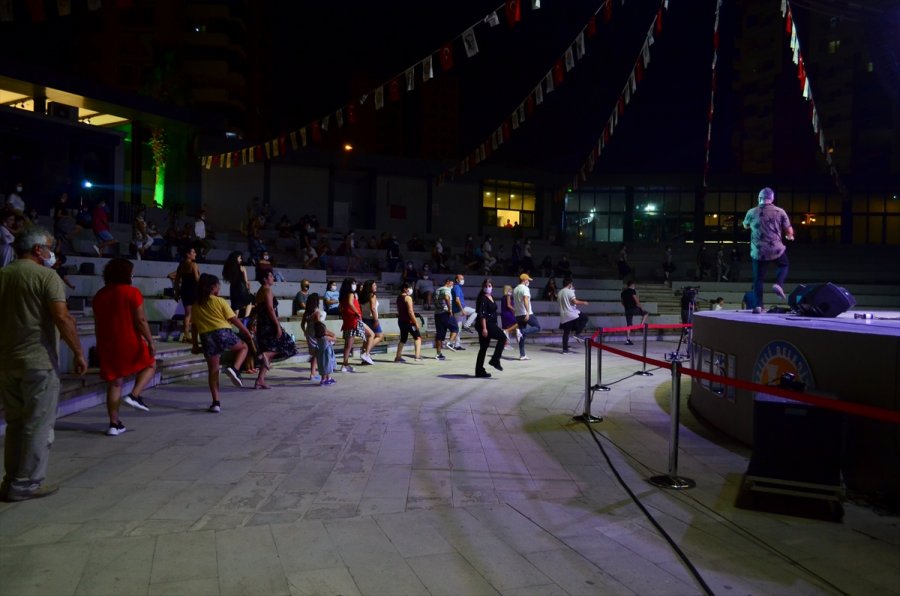 Mersin'de Avrupa Hareketlilik Haftası Etkinlikleri Kapsamında Gatto Gabriel Konser Verdi