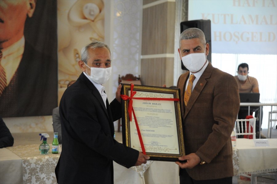 Niğde'de Yılın Ahisine Ödül Verildi