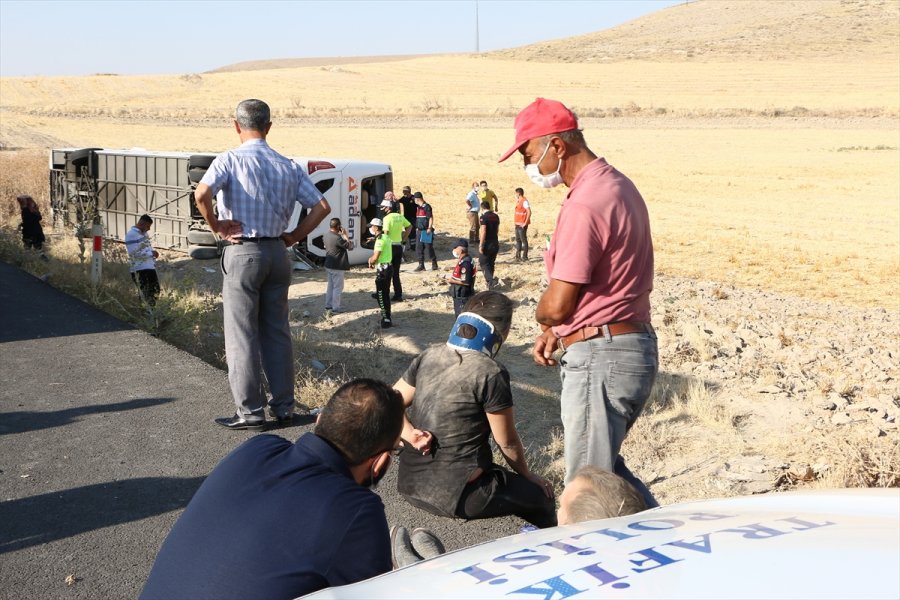 Aksaray'da Devrilen Yolcu Otobüsünde 2'si Ağır 37 Kişi Yaralandı