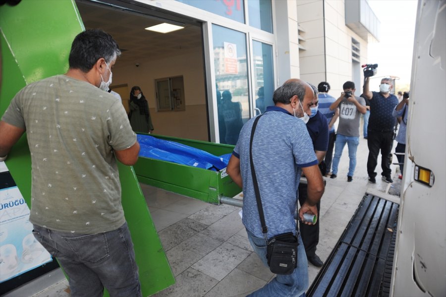 Antalya'da Akrabaları Arasında Çıkan Kavgayı Ayırmaya Çalışan Kişi Silahla Öldürüldü
