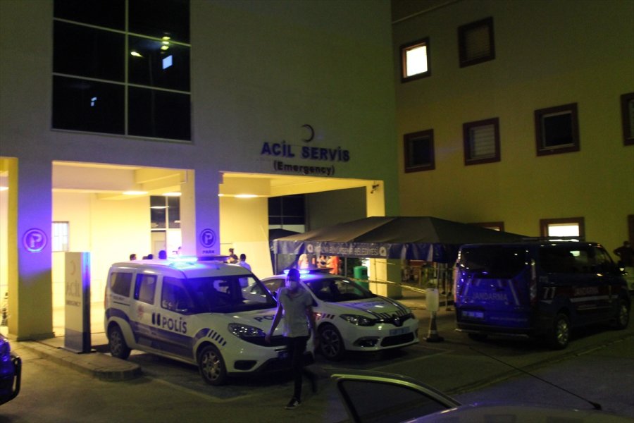 Antalya'da Akrabaları Arasında Çıkan Kavgayı Ayırmaya Çalışan Kişi Silahla Öldürüldü