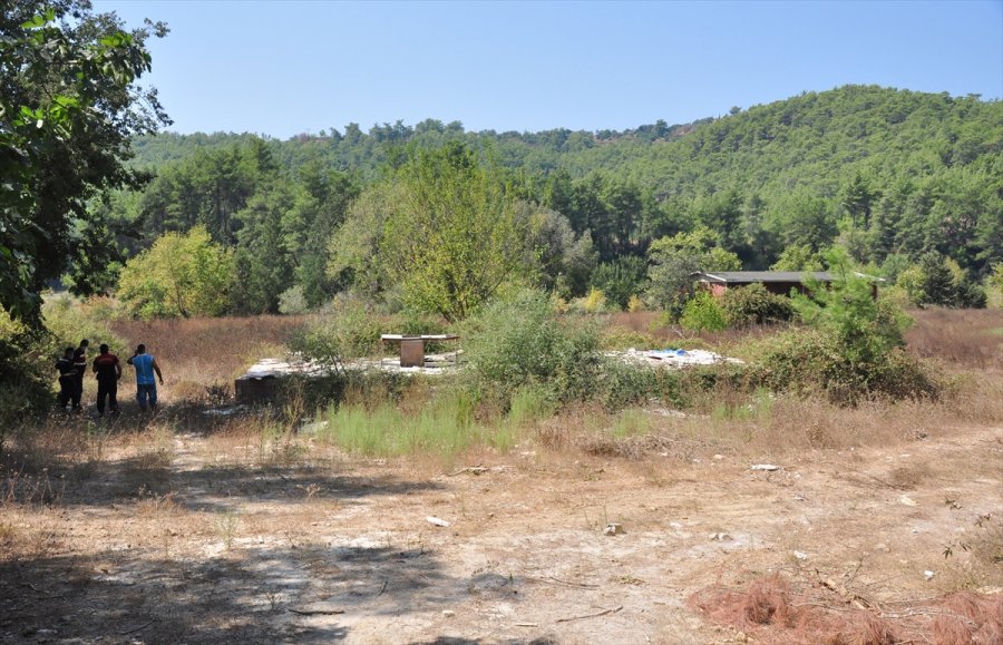 Gurbetçi, Yaptırdığı Taşınabilinir Evinin Çalındığını Tatile Gelince Fark Etti